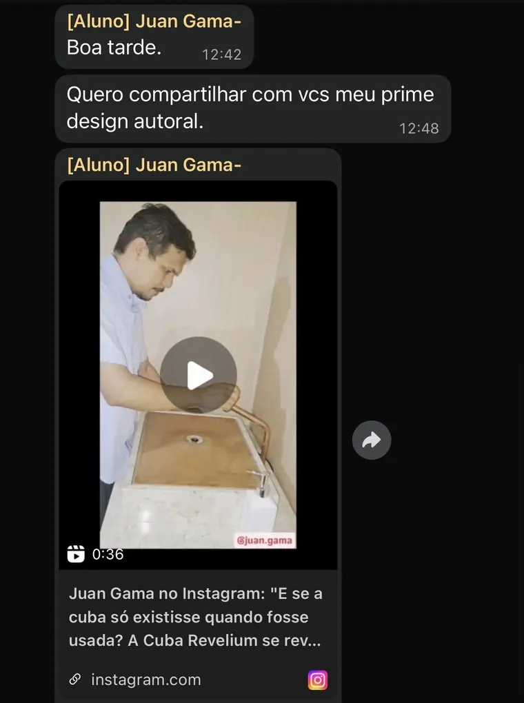 Aluno apresentando o primeiro design autoral dele